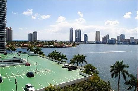 3rd image of 3600 Mystic Pointe Dr APT 915