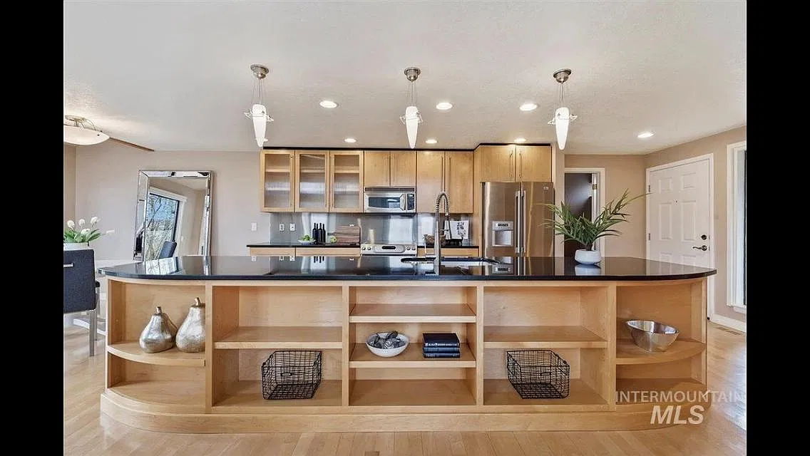 1923 S Teal Ln — Photo 4