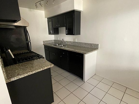 3rd image of 1730 N Fair Oaks Ave #7
