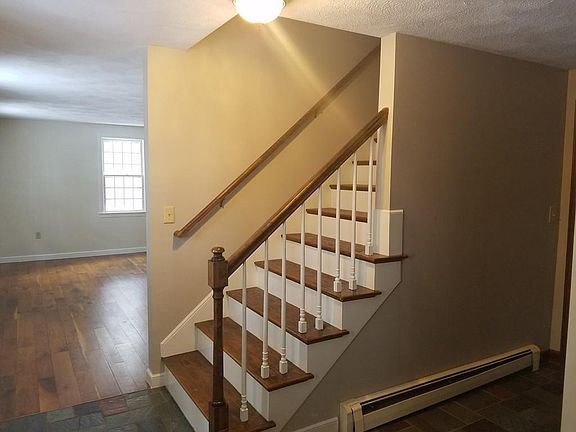 5th image of 20 Ledgewood Dr