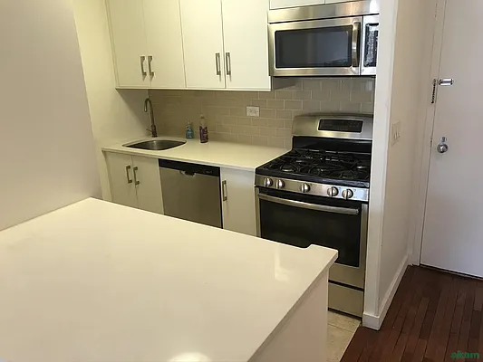 Rented by Akam Sales and Brokerage | media 5