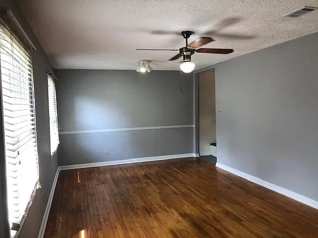 3 bed, 2.0 bath, 1250 sqft, $1,350 — Photo 2