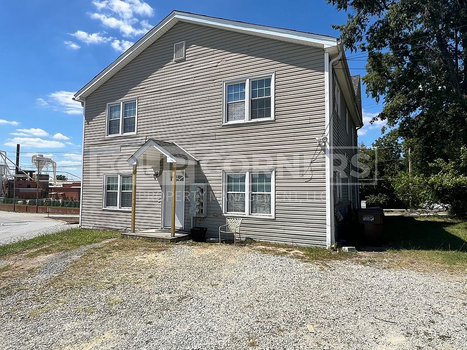 1st image of 611 W Green Dr APT A