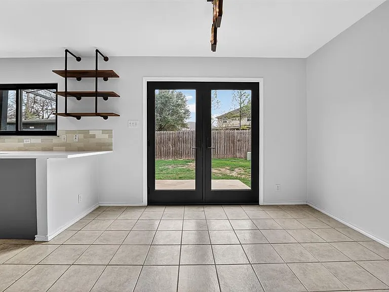 8409 Nairn Dr — Photo 15
