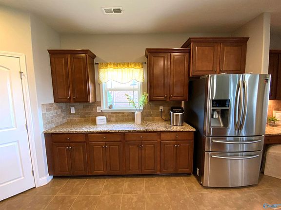 5th image of 313 Summerglen Rd SW