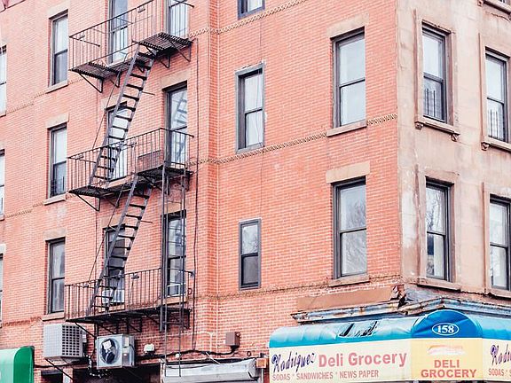 5th image of 158 Lewis Ave APT 1