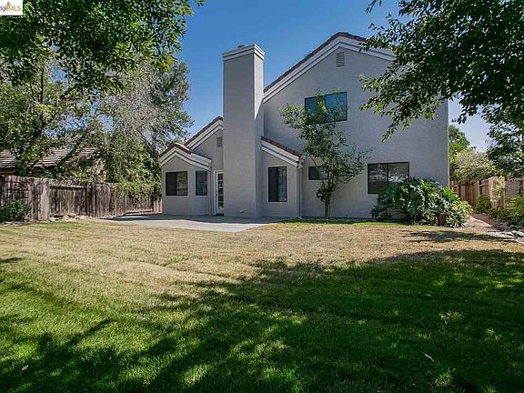3rd image of 5033 Laguna Park Dr