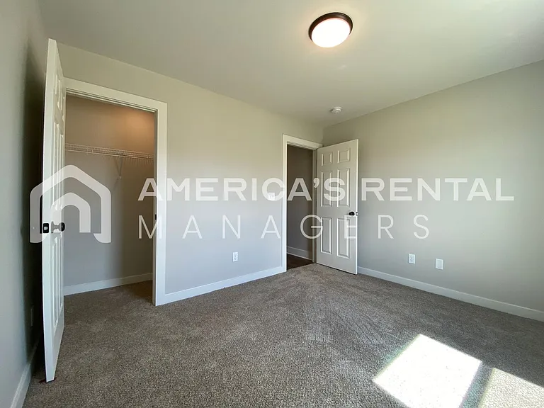 6228 Burbank Crossing Loop — Photo 24