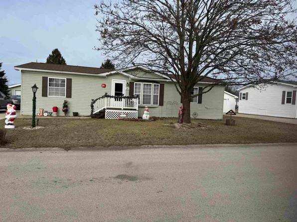 5492 Heartwood Ln, Roscoe, IL 61073