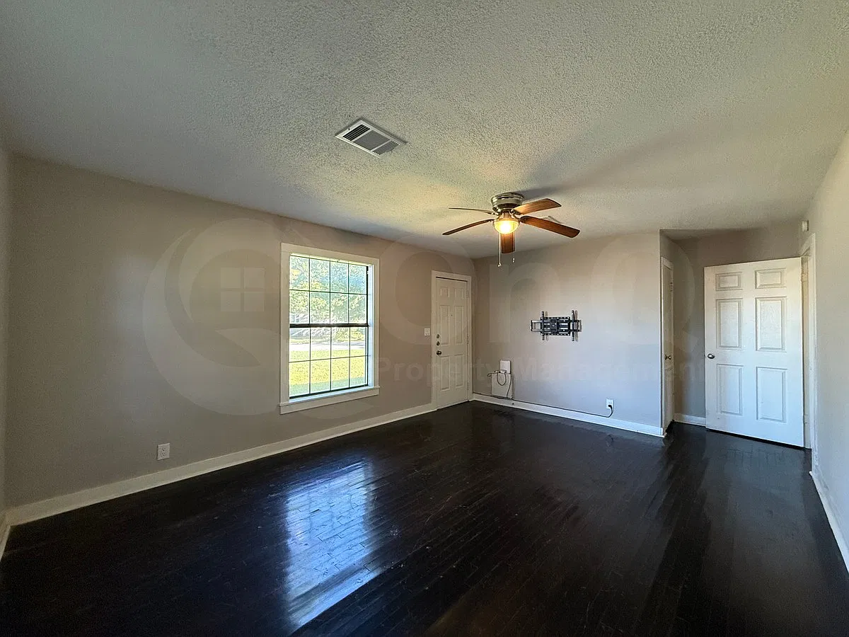2 bed, 1.0 bath, 1000 sqft, $1,050 — Photo 4