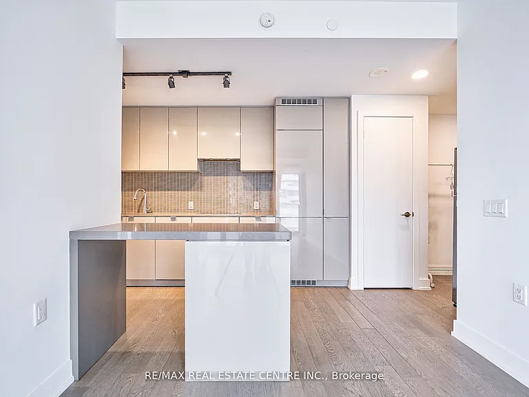 7 Grenville St #2605 — Photo 11