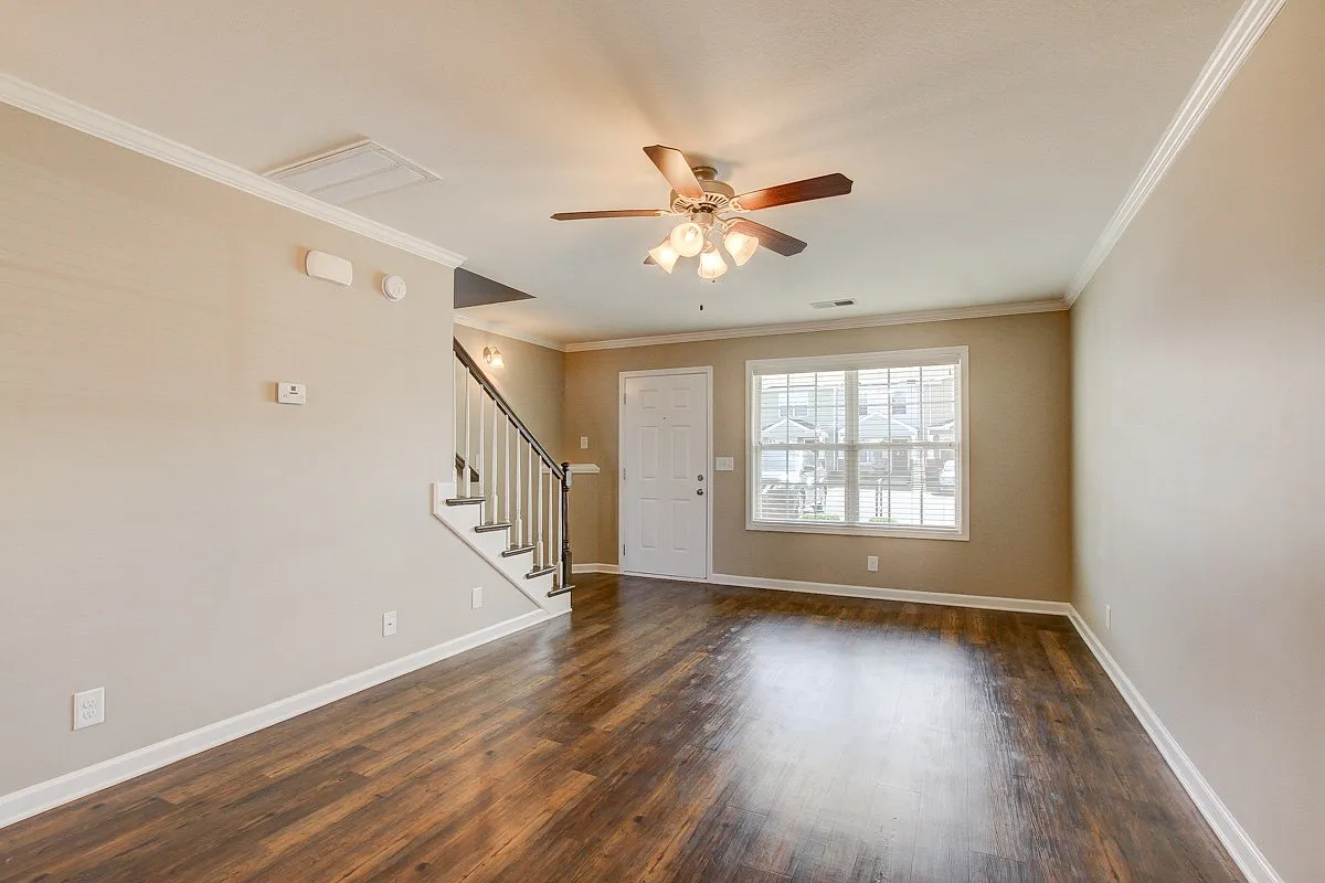 Charming Condominium With Breakfast Bar Close To Tennova, Shopping and I-24 — Photo 2