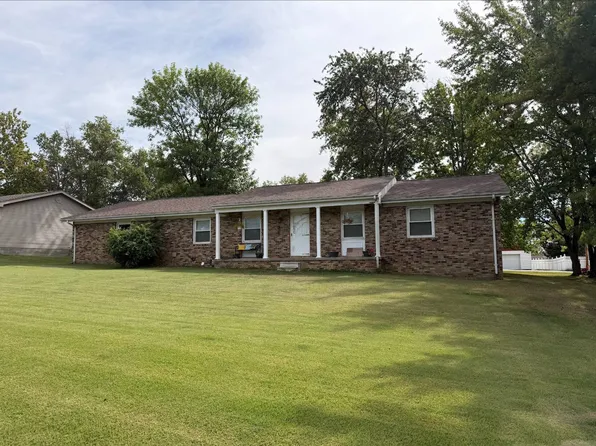 4 Watson Ln, Fairfield, IL 62837