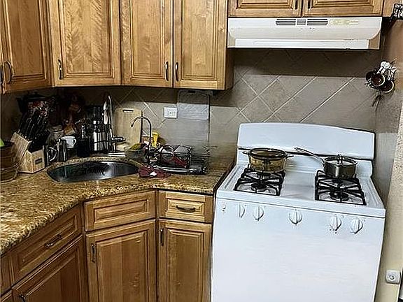 5th image of 2135 Crotona Ave #2B