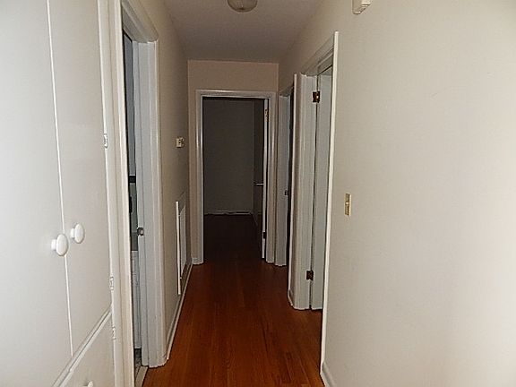 4th image of 915 Elliott Dr