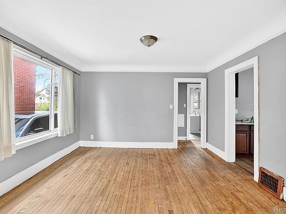 5th image of 12716 Wilshire Dr