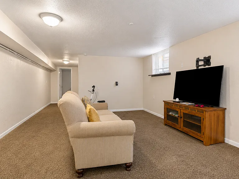 1419 N Meade St — Photo 12