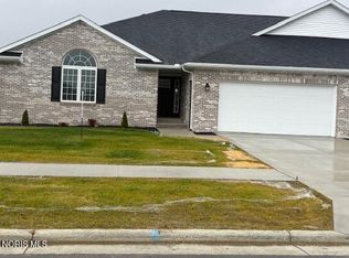 1742 Dolly Dr, Bowling Green, OH 43402