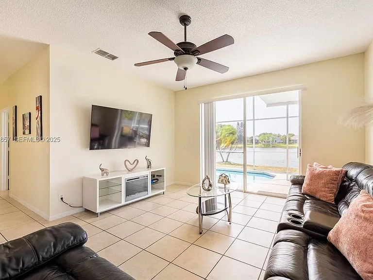 2139 Mallard Creek Cir — Photo 19