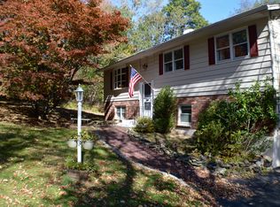 16 Gail Ln, Poughquag, NY 12570