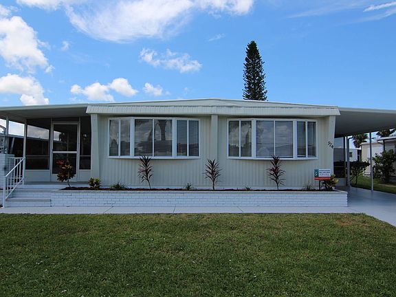 2nd image of 924 Roseau Ave W