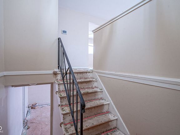 3rd image of 8610 Meadowlark Dr