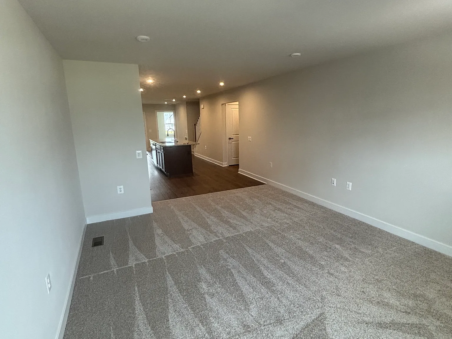 4 bed, 3.5 bath, 2274 sqft, $2,950 — Photo 2