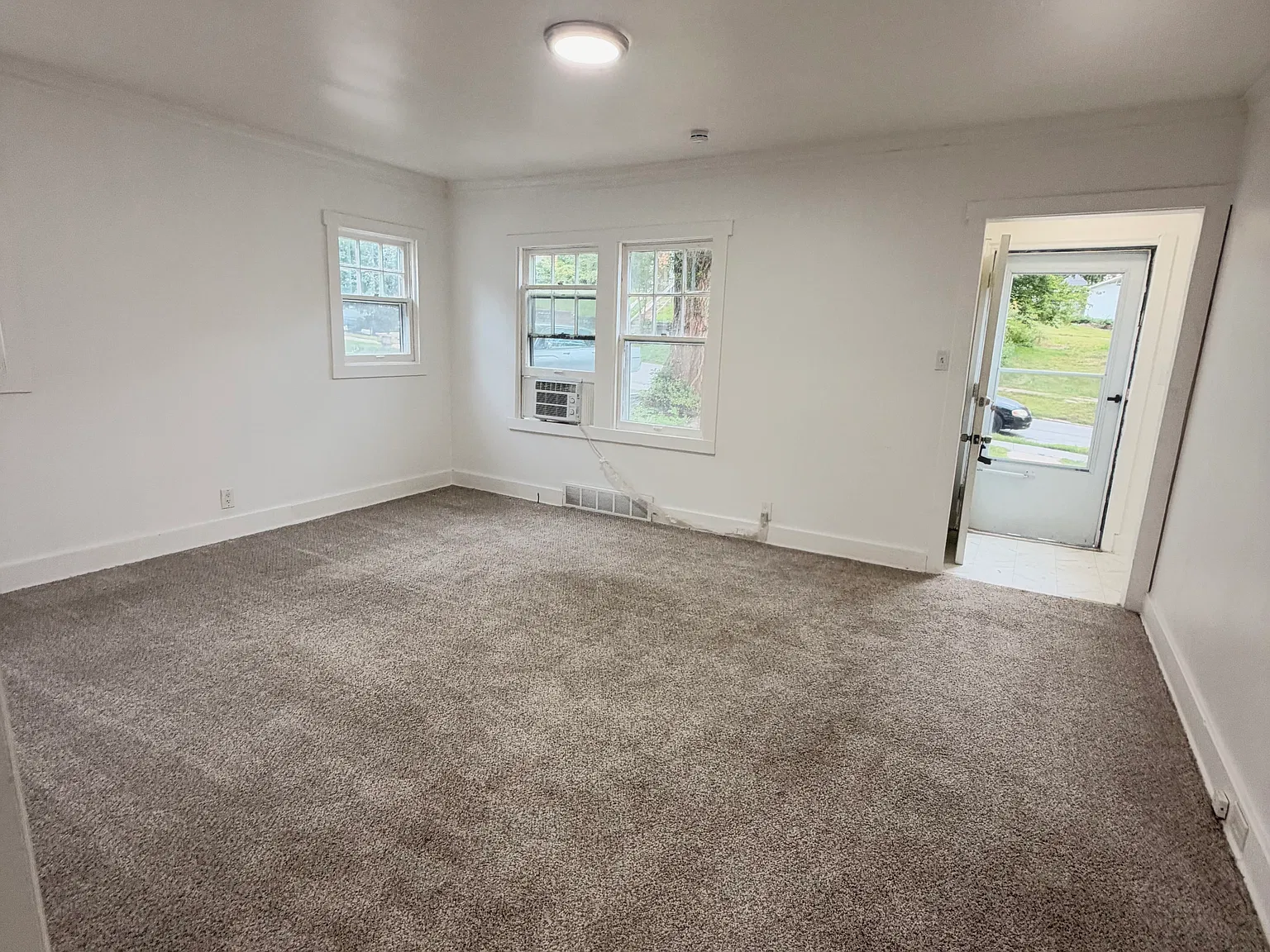 3 bed, 1120 sqft, $1,350 — Photo 3