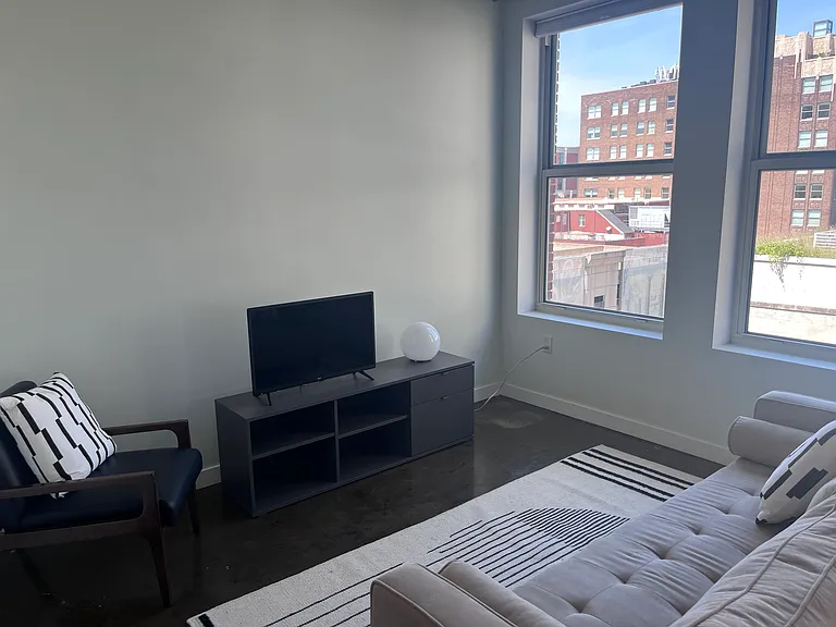 21 W 10th St #5 — Photo 4