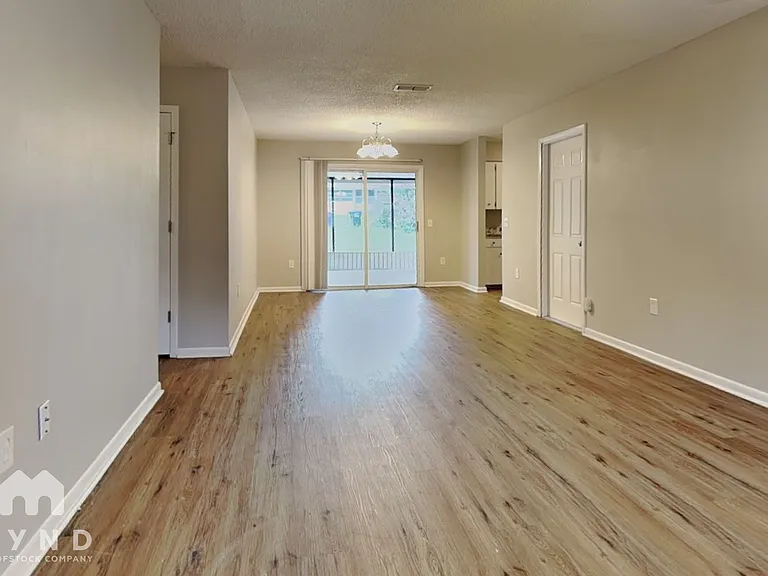 132 E Poinsettia St — Photo 6