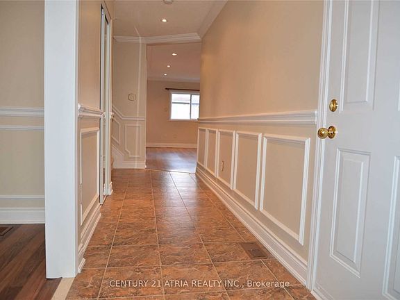 3rd image of 82 Red River Cres