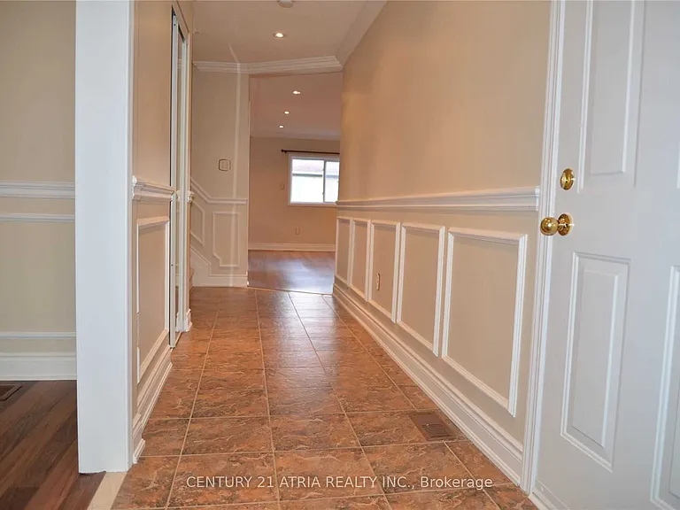 82 Red River Cres — Photo 3