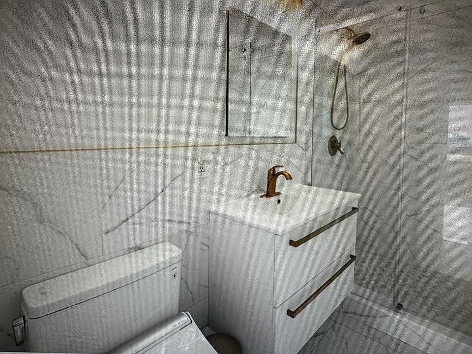2nd image of 2132 Hudson St #1