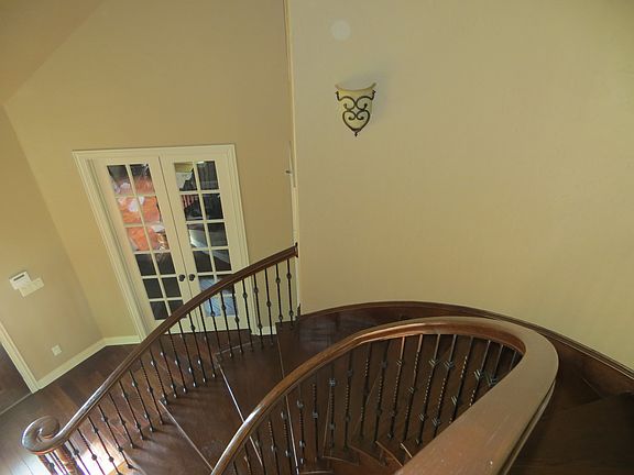 3rd image of 160 Alexis Dr