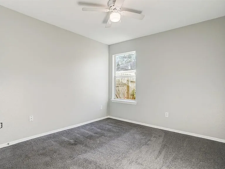 7822 W Red Oak Ln — Photo 7