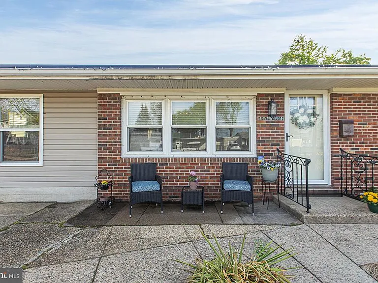 525 N Coles Ave — Photo 3