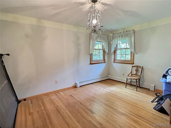 3rd image of 41 Woodshire St S