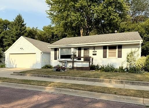 1st image of 1113 Drake Ave