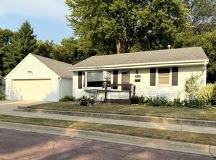 1113 Drake Ave, Windom, MN 56101