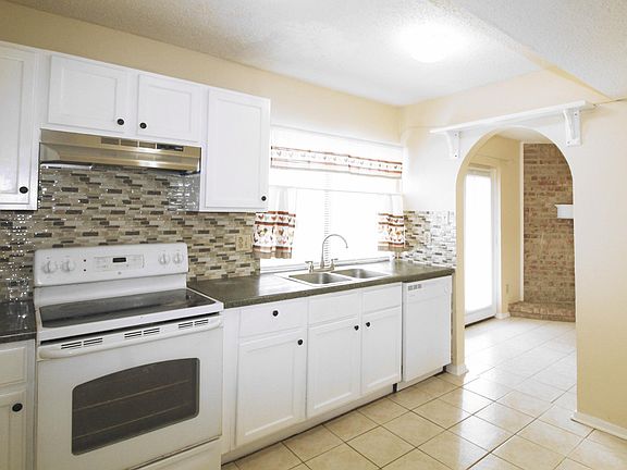 3rd image of 2237 Bowie Dr