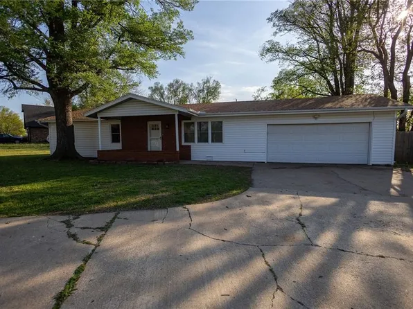 2411 Grand Ln, Independence, KS 67301