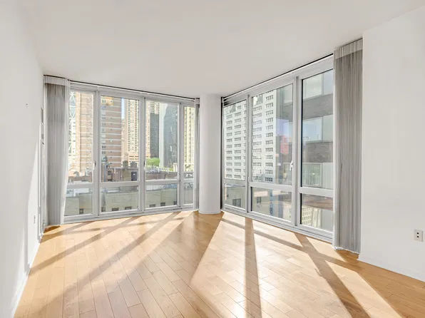 310 W 52nd St, New York, NY