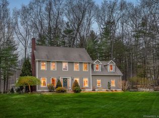 31 Avebury Ln, Tolland, CT 06084