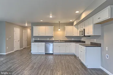 18 Chloe Dr #1 — Photo 4