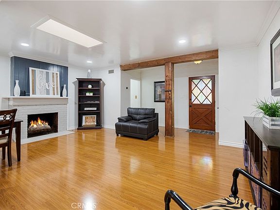 3rd image of 635 N Hawthorn St