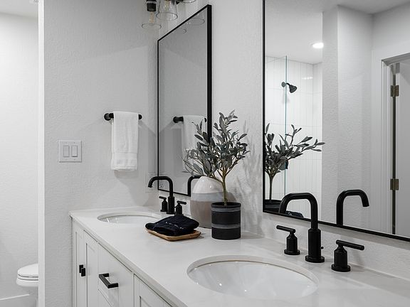 Main Bathroom 1