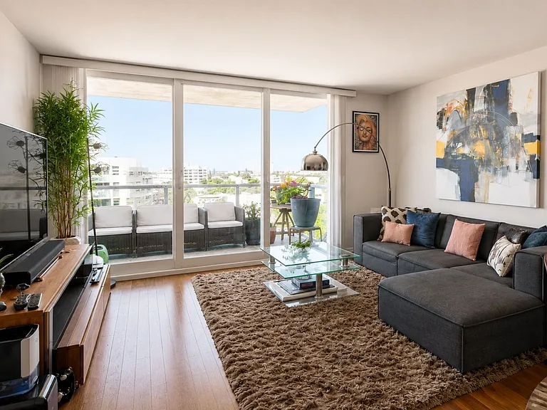 1000 West Ave #807 — Photo 7