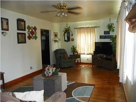 3rd image of 2017 Dixie Garden Dr