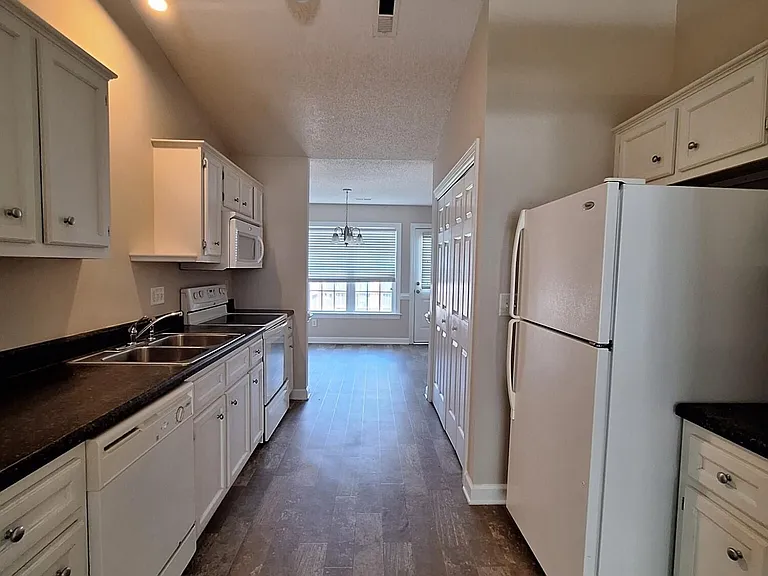 1205 Price Dr #B — Photo 4