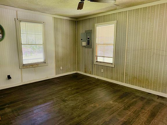 3rd image of 181 Almond Ln